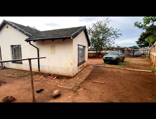 3 BEDROOM HOUSE FOR SALE IN LENASIA SOUTH